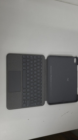 Logitech İpad Slim Folio Touch 11