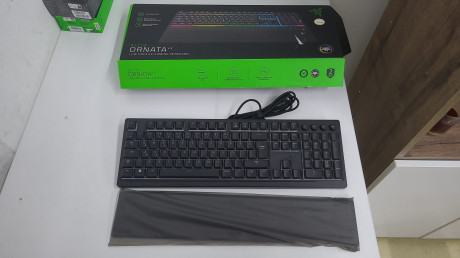 Razer Ornata V3 RZ03-04461200-R3L1 TR Q RGB Mecha-Membrane Kablolu Gaming (Oyuncu) Klavye (OUTLET)