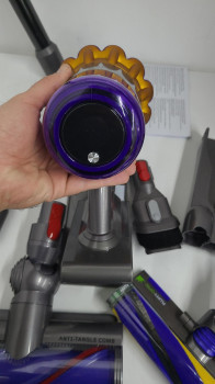 Dyson V15 Detect Dikey Şarjlı Süpürge (OUTLET)