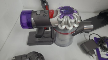 Dyson V8 Dikey Şarjlı Kablosuz Süpürge (OUTLET)