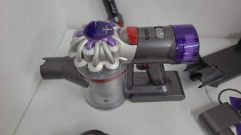 Dyson V8 Dikey Şarjlı Kablosuz Süpürge (OUTLET)