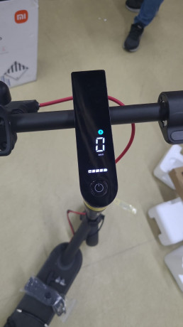 XIAOMI 4 PRO 700 W ELEKTRIKLI SCOOTER(OUTLET)